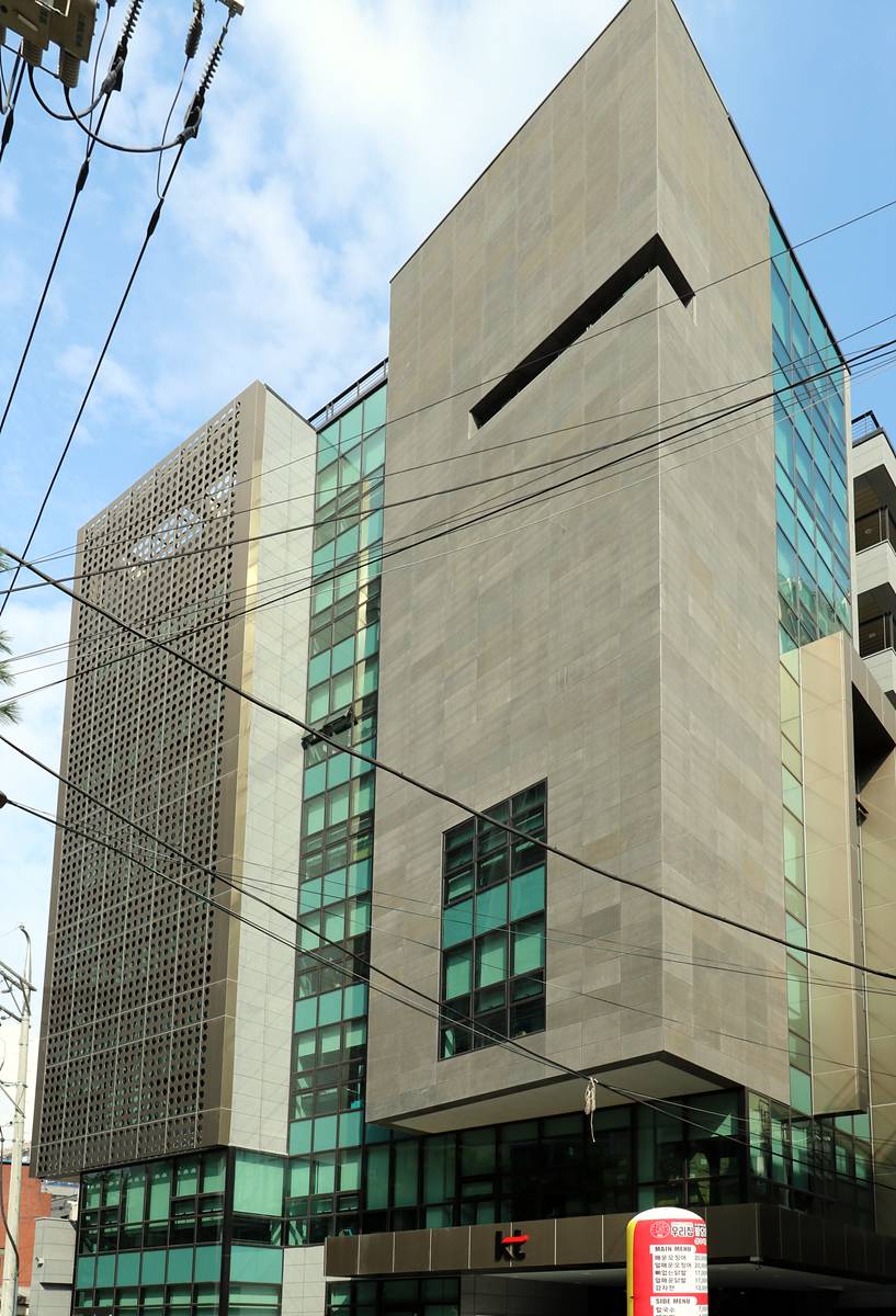 성수동 1가 근린생활시설 — 복합패널 SUPERLIGHT BRONZE SHORTLINE BRUSH 적용 사례